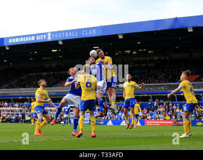 Lukas Jutkiewicz della città di Birmingham e Pontus Jansson di Leeds United contestare una Birmingham City angolo. durante la partita tra Birmingham City e Foto Stock