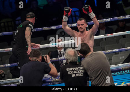 Sean McGoldrick vs Sean Cairns. McGoldrick vince il Peso gallo lotta 59-56 su punti alla casella di rame Arena. Foto Stock