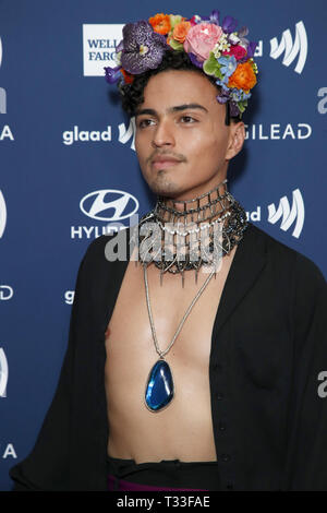 Marzo 28, 2019 - Los Angeles, CA, Stati Uniti d'America - LOS ANGELES - MAR 28: Tonatiuh al trentesimo annuale di GLAAD Media Awards presso il Beverly Hilton Hotel il 28 marzo 2019 a Los Angeles, CA (credito Immagine: © Kay Blake/ZUMA filo) Foto Stock