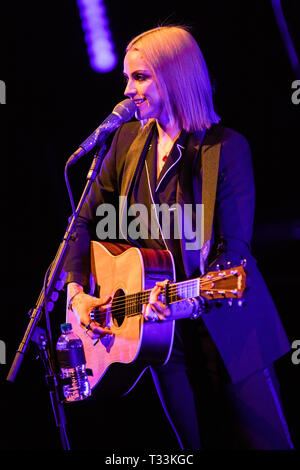 Milano Italia. 05 aprile 2019. La Scottish cantautore AMY MACDONALD suona dal vivo in scena al Teatro Dal Verme durante la donna del mondo Tou Foto Stock