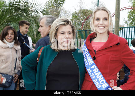 Parigi, Francia. 5 apr, 2019. Cindy Lopes e Madame Francia 2019 Sandra Ferreira partecipare alla serata di inaugurazione del trono Fair Foto Stock