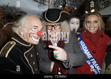 Parigi, Francia. 5 apr, 2019. Pierre-Jean Chalencon e Madame Francia 2019 Sandra Ferreira partecipare alla serata di inaugurazione del trono Fair Foto Stock