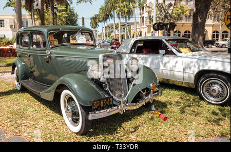 Naples, Florida, Stati Uniti d'America - Marzo 23,2019: Verde 1934 Ford in occasione della trentaduesima annuale deposito Napoli Classic Car Show in Naples, Florida. Solo editoriale. Foto Stock