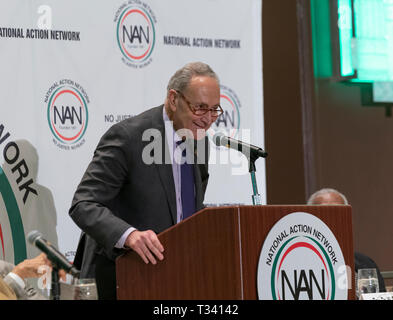 New York, NY - Aprile 5, 2019: Senatore USA Chuck Schumer parla durante lancheon alla rete nazionale di azione 2019 convenzione presso lo Sheraton Times Square. Foto Stock