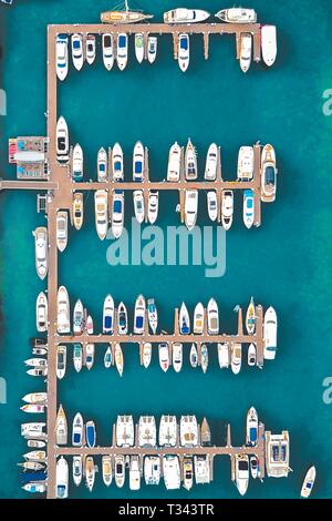 Una veduta aerea del porto di barche in Sentosa, Singapore Foto Stock