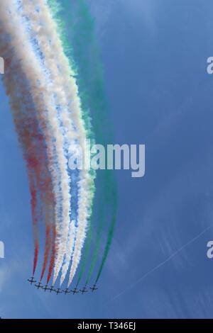 Flying Frecce Tricolori aerei con fumo colorato Foto Stock