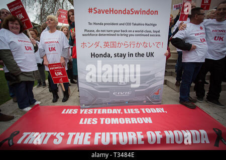 Honda i lavoratori e i rappresentanti sindacali presso il Parlamento europeo come parte della loro campagna per salvare posti di lavoro in Swindon. Il gruppo ha in progetto di lobby e politici e soddisfare MPs. Essi sperano di una questione sarà sollevata al Primo Ministro di domande in modo che la questione rimanga all'ordine del giorno politico. Dotato di: atmosfera, vista in cui: Londra, Regno Unito quando: 06 Mar 2019 Credit: Wheatley/WENN Foto Stock