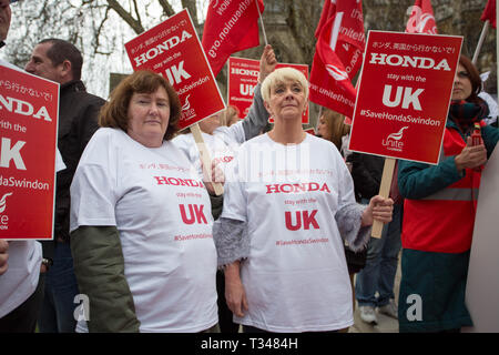 Honda i lavoratori e i rappresentanti sindacali presso il Parlamento europeo come parte della loro campagna per salvare posti di lavoro in Swindon. Il gruppo ha in progetto di lobby e politici e soddisfare MPs. Essi sperano di una questione sarà sollevata al Primo Ministro di domande in modo che la questione rimanga all'ordine del giorno politico. Dotato di: atmosfera, vista in cui: Londra, Regno Unito quando: 06 Mar 2019 Credit: Wheatley/WENN Foto Stock