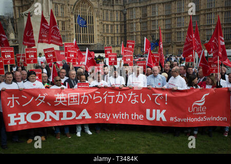 Honda i lavoratori e i rappresentanti sindacali presso il Parlamento europeo come parte della loro campagna per salvare posti di lavoro in Swindon. Il gruppo ha in progetto di lobby e politici e soddisfare MPs. Essi sperano di una questione sarà sollevata al Primo Ministro di domande in modo che la questione rimanga all'ordine del giorno politico. Dotato di: atmosfera, vista in cui: Londra, Regno Unito quando: 06 Mar 2019 Credit: Wheatley/WENN Foto Stock