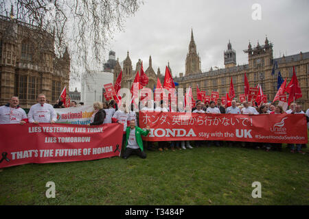 Honda i lavoratori e i rappresentanti sindacali presso il Parlamento europeo come parte della loro campagna per salvare posti di lavoro in Swindon. Il gruppo ha in progetto di lobby e politici e soddisfare MPs. Essi sperano di una questione sarà sollevata al Primo Ministro di domande in modo che la questione rimanga all'ordine del giorno politico. Dotato di: atmosfera, vista in cui: Londra, Regno Unito quando: 06 Mar 2019 Credit: Wheatley/WENN Foto Stock