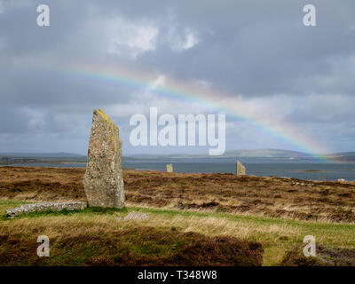 Pietre permanente nell'anello di Brodgar nelle Orcadi, Scotland, Regno Unito Foto Stock