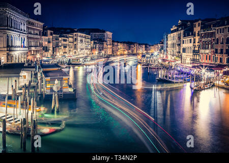 Vista del Canal Grande dal Ponte di Rialto, Venezia, Veneto, Italia Foto Stock