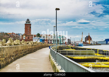 Il faro di Kolobrzeg è 26 metri di altezza, Kolobrzeg, West Pomerania, Polonia, Europa Foto Stock