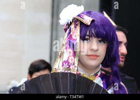 Città di Londra, Regno Unito. 6 apr, 2019. I partecipanti in giochi colorati personaggi e cosplayers, molti con puntelli e vestito in abiti completi, partecipa all'annuale "Carattere Giochi Parade'. Il corteo viene eseguito dal Guildhall Yard, attorno la Cattedrale di St Paul e la città di Londra. Essa è parte del London Games Festival, che include gli eventi al Dock di tabacco, Trafalgar Square e la Somerset House. Credito: Imageplotter/Alamy Live News Foto Stock