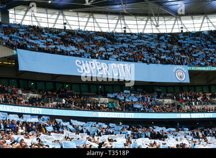 Londra, Regno Unito. 06 apr, 2019. Manchester City tifosi durante il FA Emirates Cup Semi-Final match tra Manchester City e Brighton & Hove Albion allo Stadio di Wembley, London, Regno Unito su 06 Apr 2019. Credit: Azione Foto Sport/Alamy Live News Foto Stock