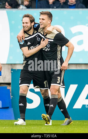 Tilburg, Paesi Bassi. 06 apr, 2019. TILBURG - 06-04-2019, Koning Willem II stadion olandese Eredivisie calcio stagione 2018/2019. Lettore Ajax Daley cieco e Ajax player Joel Veltman celebra la goalduring match Willem II - Ajax. Credito: Pro scatti/Alamy Live News Foto Stock