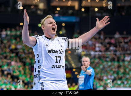 Amburgo, Germania. 06 apr, 2019. Pallamano: DHB Cup, THW Kiel - Füchse Berlin, girone principale, le quattro finali, semifinali. Patrick Kiels Wiencek celebra un obiettivo. Credito: Axel Heimken/dpa/Alamy Live News Foto Stock