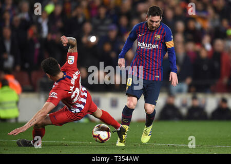 Barcellona, Spagna. 06 apr, 2019. LaLiga 2018/ 2019, la data del 31. Barcelona-Atletico de Madrid. Lionel Messi del FC Barcelona punteggi il suo obiettivo (2-0) durante il gioco Barcelona-Atletico de Madrid Credito: Pro scatti/Alamy Live News Foto Stock