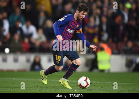 Barcellona, Spagna. 06 apr, 2019. LaLiga 2018/ 2019, la data del 31. Barcelona-Atletico de Madrid. Lionel Messi del FC Barcelona punteggi il suo obiettivo (2-0) durante il gioco Barcelona-Atletico de Madrid Credito: Pro scatti/Alamy Live News Foto Stock