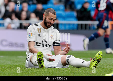 Madrid, Spagna. 06 apr, 2019. Del Real Madrid Karim Benzema durante La Liga match tra il Real Madrid e SD Eibar a Stadio Santiago Bernabeu di Madrid in Spagna. Punteggio finale: Real Madrid 2 - SD Eibar 1. Credito: SOPA Immagini limitata/Alamy Live News Foto Stock