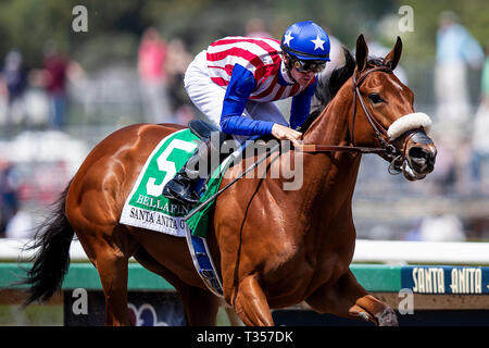 Arcadia, CA, Stati Uniti d'America. 7 apr, 2019. Aprile 06, 2019: Bellafina con Flavien Prat vince la Santa Anita querce a Santa Anita Park in aprile 06, 2019 in Arcadia, California. Evers/Eclipse Sportswire/CSM/Alamy Live News Foto Stock