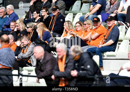 Arnhem, Paesi Bassi. 06 apr, 2019. ARNHEM, 06-04-2019, Papendal, stagione 2018 / 2019, olandese Tweede Divisie, i tifosi di Hardenberg durante il match Jong Vitesse - HHC Hardenberg 4-1 Credito: Pro scatti/Alamy Live News Foto Stock