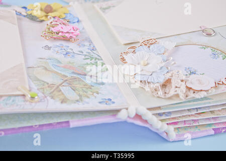 Scrapbooking album in chebbi chic stile per il bambino. Fatte a mano. Foto Stock