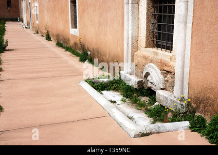 Visualizzare e dettagli della facciata esterna e pareti di Saint Lawrence certosa certosa di San Lorenzo a Padula provincia di Salerno Italia Foto Stock