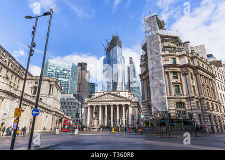 Nucleo di vetri parzialmente 22 Bishopsgate in costruzione nella città di Londra il quartiere finanziario dalla torre 42, Cheesegrater e Royal Exchange Foto Stock