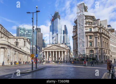 Nucleo di vetri parzialmente 22 Bishopsgate in costruzione nella città di Londra il quartiere finanziario dalla torre 42, Cheesegrater e Royal Exchange Foto Stock