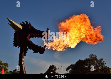 Incendio respirazione dragon scultura Foto Stock