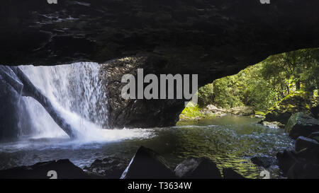 Cascata a ponte naturale di springbrook national park Foto Stock