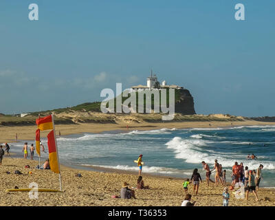 NEWCASTLE, AUSTRALIA- aprile, 3, 2016 pomeriggio colpo di testa nobbys in Newcastle, Australia Foto Stock