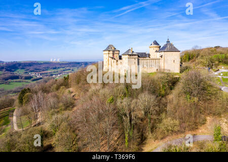 Il castello di Malbrouck (Château de Meinsberg, Burg Meinsburg), nel villaggio di Mandaren, Francia, vicino alla città di Schengen, la città di Metz, e i confini della Germania e Luxemb Foto Stock