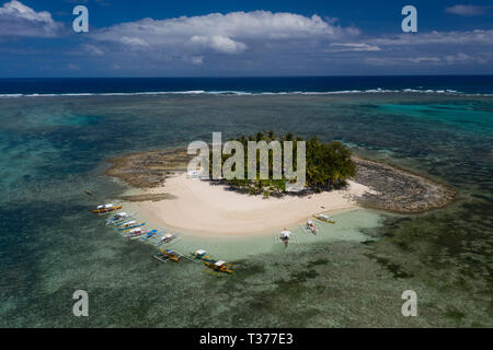 Veduta aerea dell'Isola di Guyam Siargao, Filippine. Foto Stock
