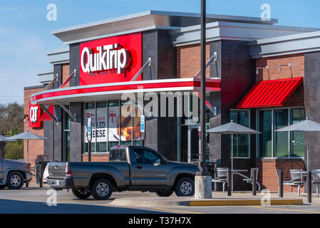 QuikTrip, comunemente noto come QT, in Muskogee, Oklahoma. (USA) Foto Stock