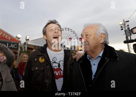 Parigi, Francia, 5 aprile 2019. Jean-Luc Reichmann e Marcel Campion (R) partecipare alla cerimonia di inaugurazione della fiera di Trone fino 2019 presso il prato di Reuilly Foto Stock