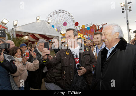 Parigi, Francia, 5 aprile 2019. Jean-Luc Reichmann e Marcel Campion (R) partecipare alla cerimonia di inaugurazione della fiera di Trone fino 2019 presso il prato di Reuilly Foto Stock