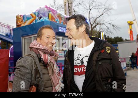 Parigi, Francia, 5 aprile 2019. Jean-Luc Reichmann (R)e Franck Clere assistere alla cerimonia di inaugurazione della fiera di Trone fino 2019 presso il prato di Reuilly su Apri Foto Stock