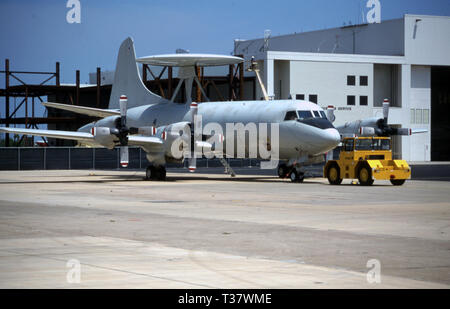 Stati Uniti Delle dogane e della protezione delle frontiere Lockheed P-3AEWC Orion Foto Stock