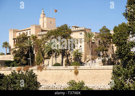 Palma de Mallorca, Spagna - 24 Marzo 2019 : vista laterale del Kings Royal Palace Almudaina Foto Stock