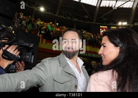 Madrid, Spagna . 06 apr, 2019. Santiago Abascal e Rocio Monasterio visto partecipare ai partecipanti all'evento. Cordon Premere Credito: CORDON PREMERE/Alamy Live News Foto Stock