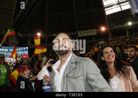 Madrid, Spagna . 06 apr, 2019. Santiago Abascal e Rocio Monasterio visto partecipare ai partecipanti all'evento. Cordon Premere Credito: CORDON PREMERE/Alamy Live News Foto Stock