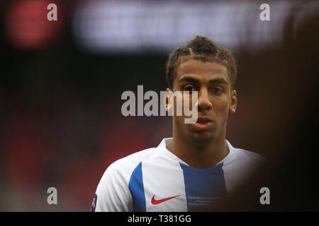 Londra, Regno Unito. 06 apr, 2019. Bernardo di Brighton & Hove Albion guarda a. . La Emirates FA Cup, semi-finale corrispondono, Manchester City v Brighton & Hove Albion allo Stadio di Wembley a Londra il sabato 6 aprile 2019. Questa immagine può essere utilizzata solo per scopi editoriali. Solo uso editoriale, è richiesta una licenza per uso commerciale. Nessun uso in scommesse, giochi o un singolo giocatore/club/league pubblicazioni . Credito: Andrew Orchard fotografia sportiva/Alamy Live News Foto Stock