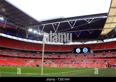 Londra, Regno Unito. 06 apr, 2019. Vista generale all'interno del Wembley stadium prima del gioco. La Emirates FA Cup, semi-finale corrispondono, Manchester City v Brighton & Hove Albion allo Stadio di Wembley a Londra il sabato 6 aprile 2019. Questa immagine può essere utilizzata solo per scopi editoriali. Solo uso editoriale, è richiesta una licenza per uso commerciale. Nessun uso in scommesse, giochi o un singolo giocatore/club/league pubblicazioni . pic da Steffan Bowen/Andrew Orchard fotografia sportiva/Alamy Live news Credito: Andrew Orchard fotografia sportiva/Alamy Live News Foto Stock