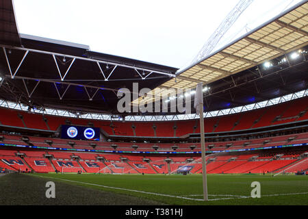 Londra, Regno Unito. 06 apr, 2019. Vista generale all'interno del Wembley stadium prima del gioco. La Emirates FA Cup, semi-finale corrispondono, Manchester City v Brighton & Hove Albion allo Stadio di Wembley a Londra il sabato 6 aprile 2019. Questa immagine può essere utilizzata solo per scopi editoriali. Solo uso editoriale, è richiesta una licenza per uso commerciale. Nessun uso in scommesse, giochi o un singolo giocatore/club/league pubblicazioni . pic da Steffan Bowen/Andrew Orchard fotografia sportiva/Alamy Live news Credito: Andrew Orchard fotografia sportiva/Alamy Live News Foto Stock