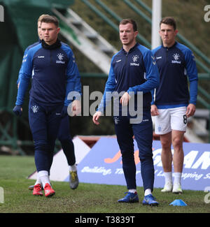 Fir Park, Motherwell, Regno Unito. 7 apr, 2019. Ladbrokes Premiership, Motherwell contro Rangers; Andrew Halliday dei Rangers si riscalda prima della partita solo uso editoriale, è richiesta una licenza per uso commerciale. Nessun uso in scommesse, giochi o un singolo giocatore/club/league pubblicazione. Credit:Azione Plus sport/Alamy Live News Foto Stock