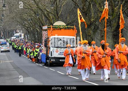 Glasgow, Regno Unito. 07 apr, 2019. I sikh in Glasgow celebra la festa di Vaisakhi (o Baisakhi) con un colorato Nagar Kirtan parade trasformazione intorno alla città di quattro Gurdwaras o templi Sikh. Credito: Kay Roxby/Alamy Live News Foto Stock