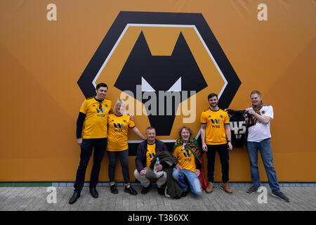 Londra, Regno Unito. 7 apr, 2019. Lupi appassionati prima di FA Cup Semi Final match tra Watford e Wolverhampton Wanderers allo Stadio di Wembley, Londra domenica 7 aprile 2019. (Credit: Leila Coker | MI News) solo uso editoriale, è richiesta una licenza per uso commerciale. Nessun uso in scommesse, giochi o un singolo giocatore/club/league pubblicazioni. Ltd Credit: MI News & Sport /Alamy Live News Foto Stock