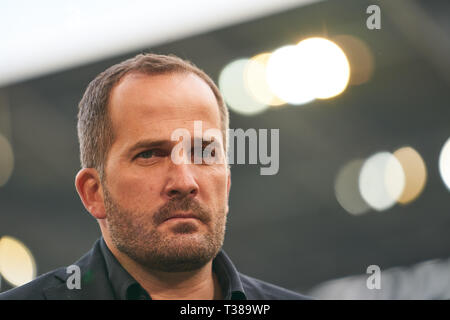 Augsburg, Germania. 07 apr, 2019. Manuel Baum, FCA pullman, half-size, ritratto, FC AUGSBURG - TSG 1899 HOFFENHEIM - DFL REGOLAMENTI VIETANO QUALSIASI USO DI FOTOGRAFIE come sequenze di immagini e/o quasi-VIDEO - 1.della Lega calcio tedesca, Augsburg, Aprile 7, 2019 stagione 2018/2019, giornata 28, Bavaria, 1.Bundesliga Credito: Peter Schatz/Alamy Live News Foto Stock